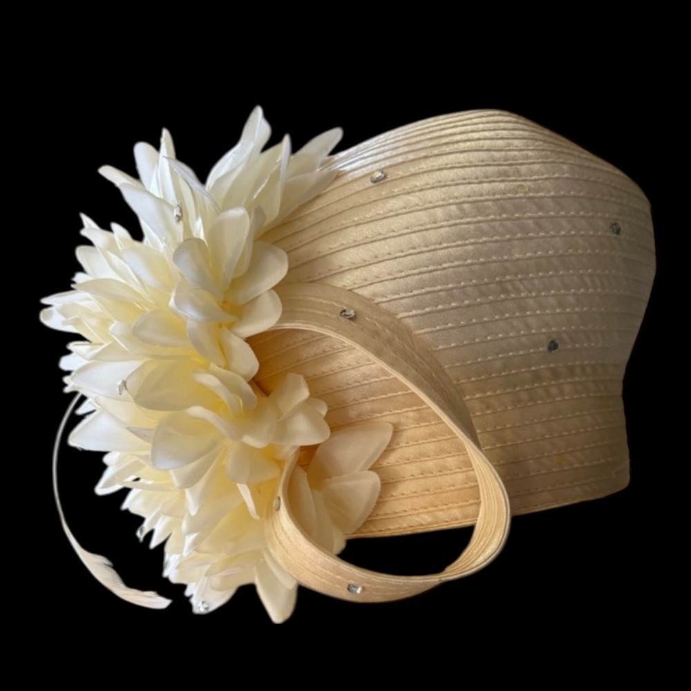 CHARMS ladies vintage floral hat, very good condition, 100% polyester cream